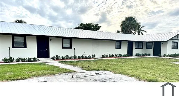 3 bed, $2,400 — Photo 2