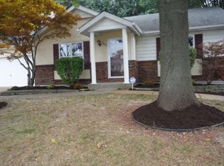 2037 Monks Hollow Dr, Florissant, MO 63031