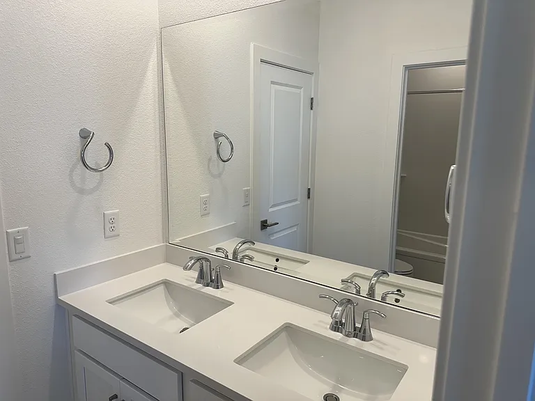 2779 Mulholland Dr — Photo 12