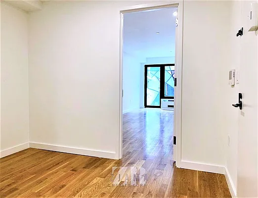 Rented by Zjama Realty Corp | media 25