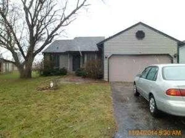 102 Greenview Rd, Oakwood Hills, IL 60013