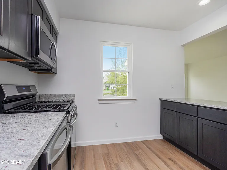 27 Karen Dr — Photo 7