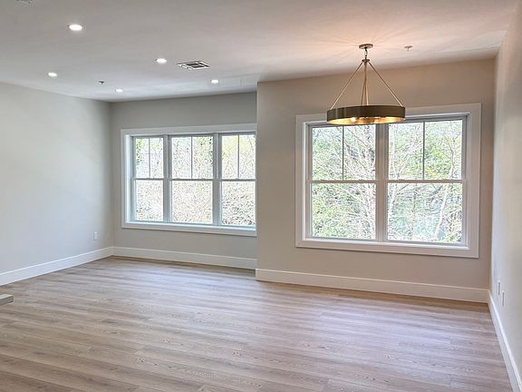 5th image of 441 Washington St APT 305