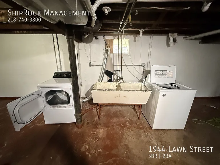 1944 Lawn St — Photo 23
