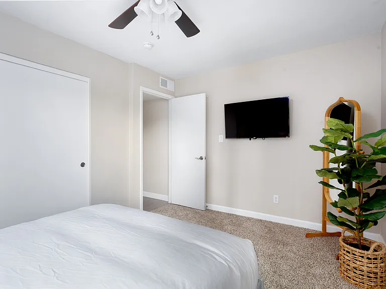 2044 E Hillery Dr — Photo 10