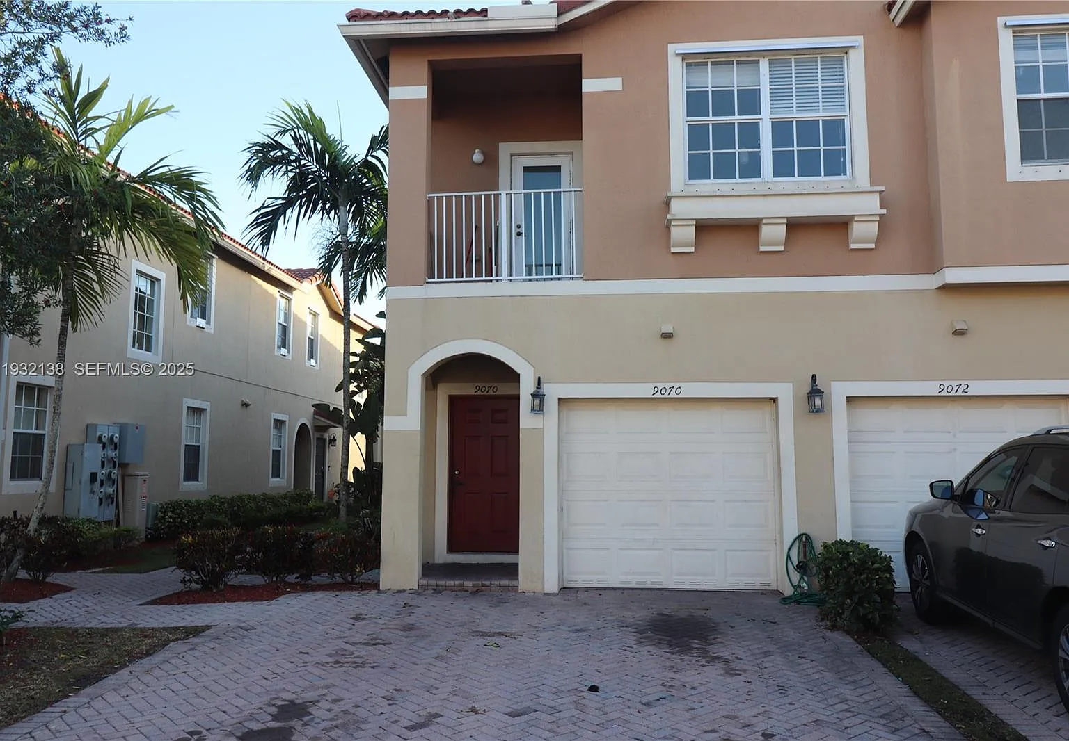 2 bed, 1036 sqft, $2,500 — Photo 1