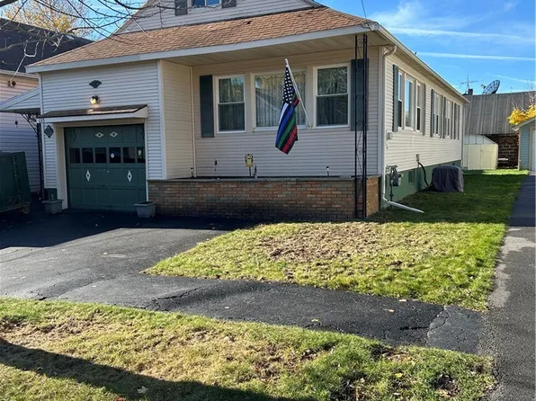 135 Greenland Dr, Syracuse, NY 13208