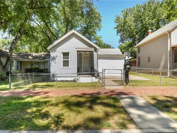782 Pottawatomie St, Leavenworth, KS 66048