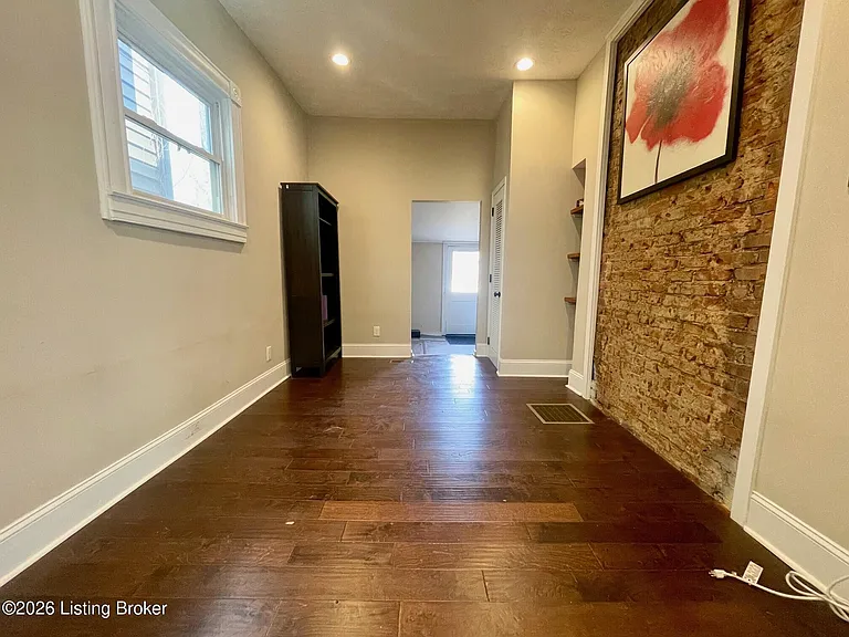 1089 E Kentucky St — Photo 2