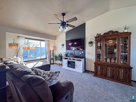 3rd image of 4008 W 92nd St