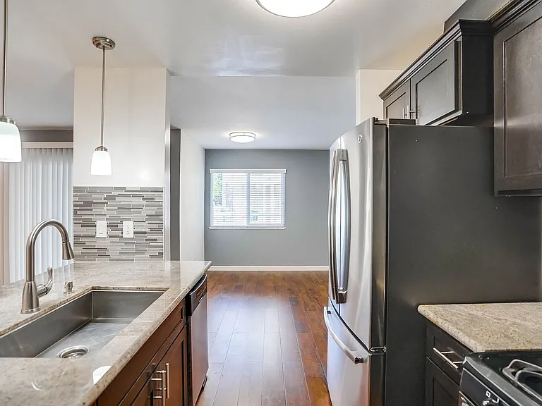 821 N. Austin Ave — Photo 6
