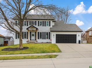 2013 Dana Ln, Papillion, NE 68133