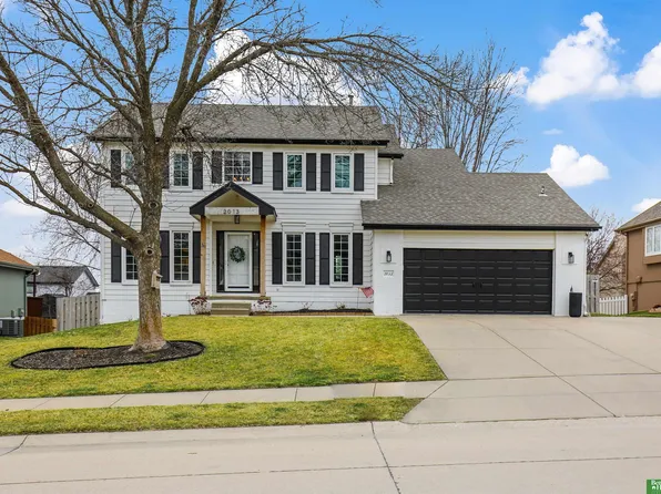 2013 Dana Ln, Papillion, NE 68133