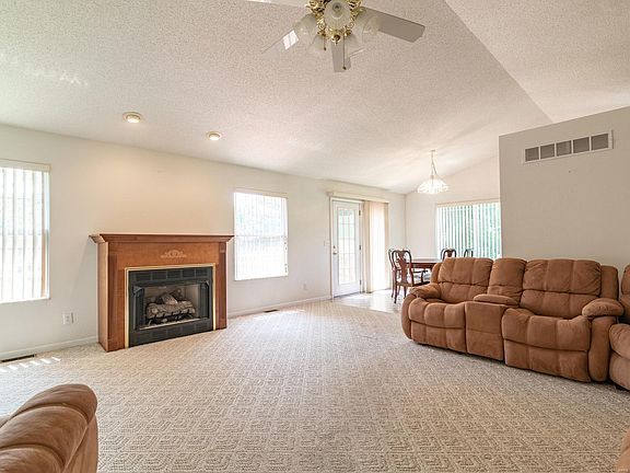 2nd image of 942 Catalina Dr