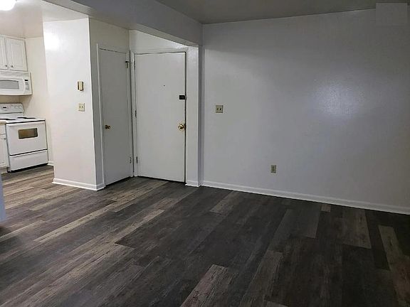 5th image of 302 Broce Dr #7