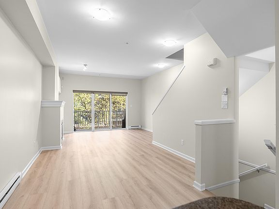 3rd image of 935 Ewen Ave #99