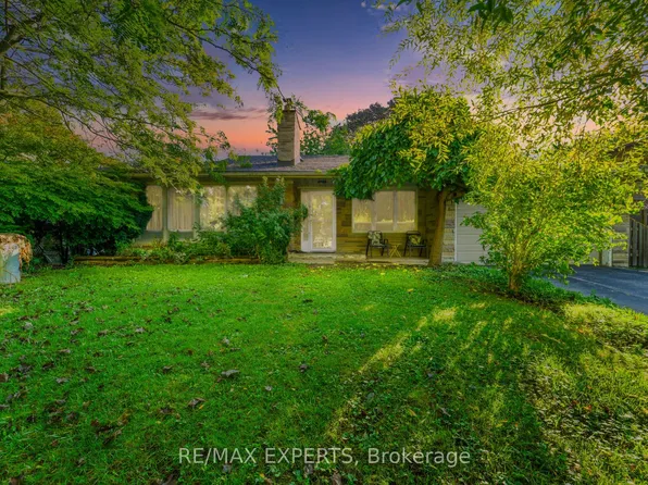 19 Duncombe Blvd, Toronto, ON M1M 3A4