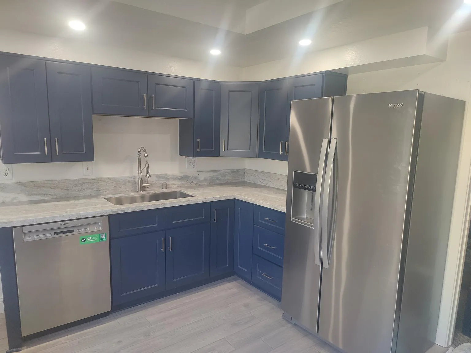 240 College Ct — Photo 2