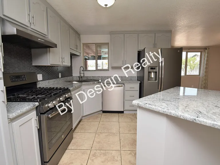 361 E Calle Arizona — Photo 16