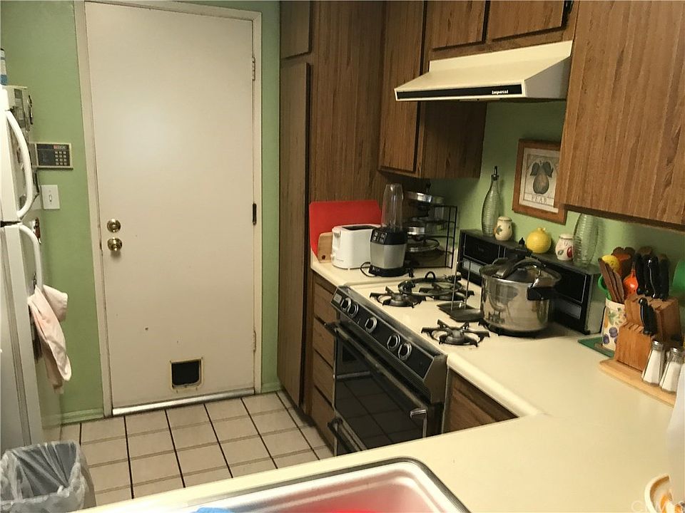 2nd image of 648 Azusa Ave #13
