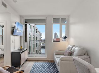 1628 Store St #807, Victoria, BC V8W 0H1