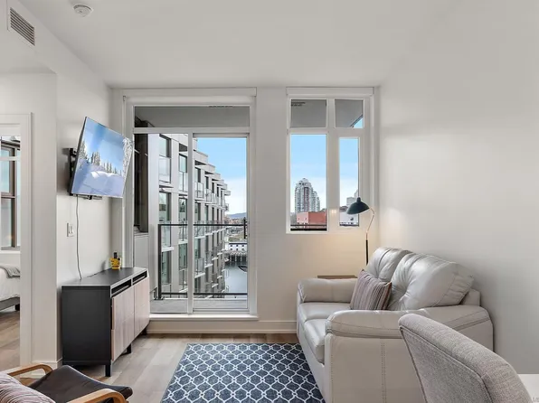 1628 Store St #807, Victoria, BC V8W 0H1