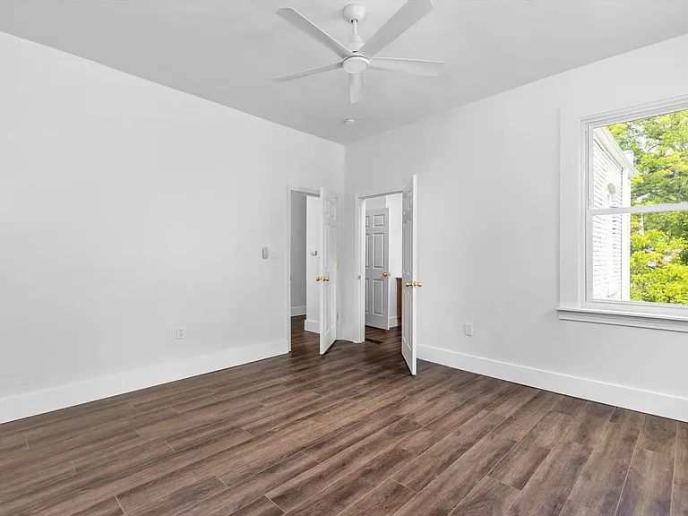 410 W 29th St — Photo 33