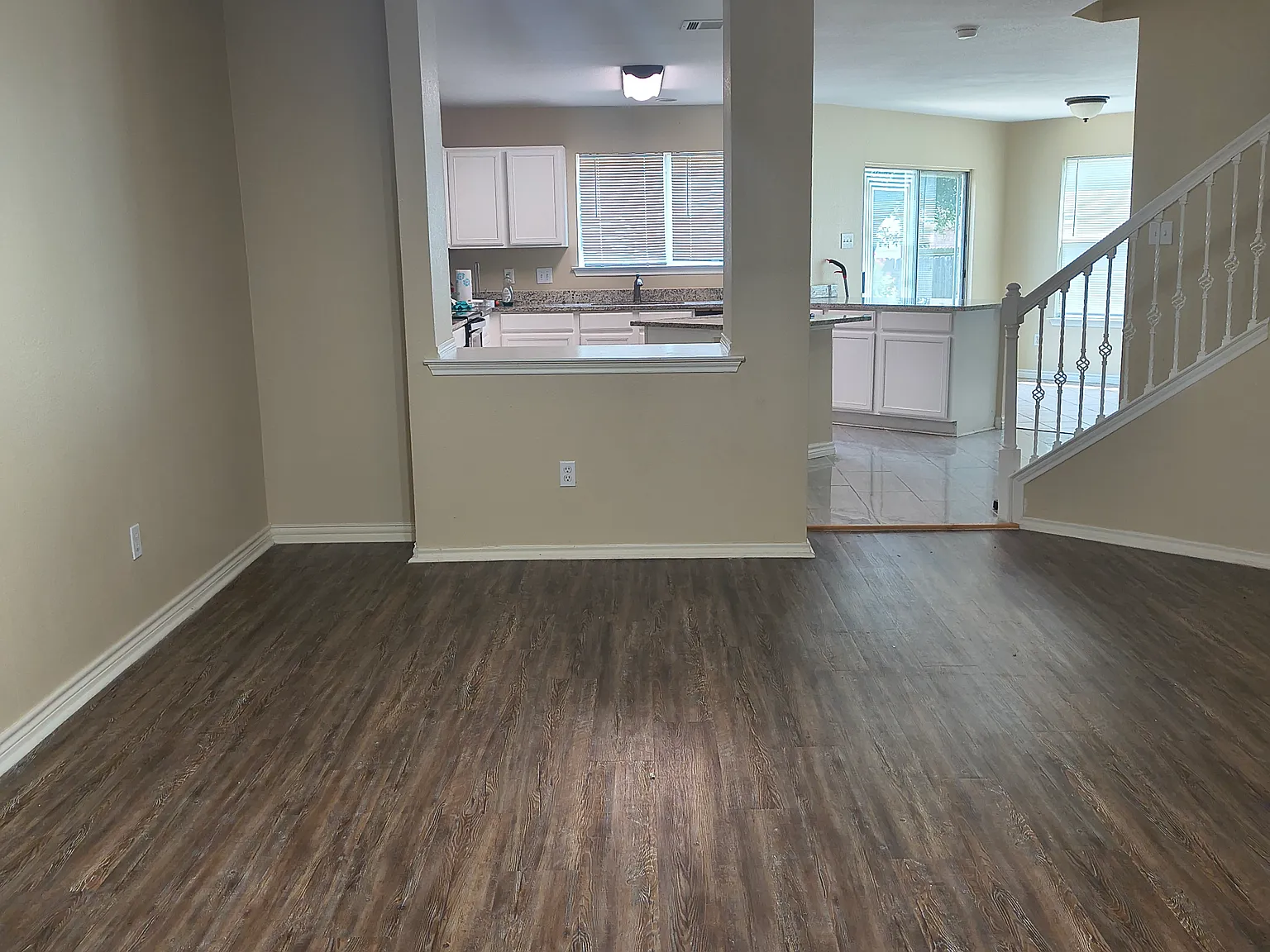3 bed, 2607 sqft, $2,200 — Photo 2