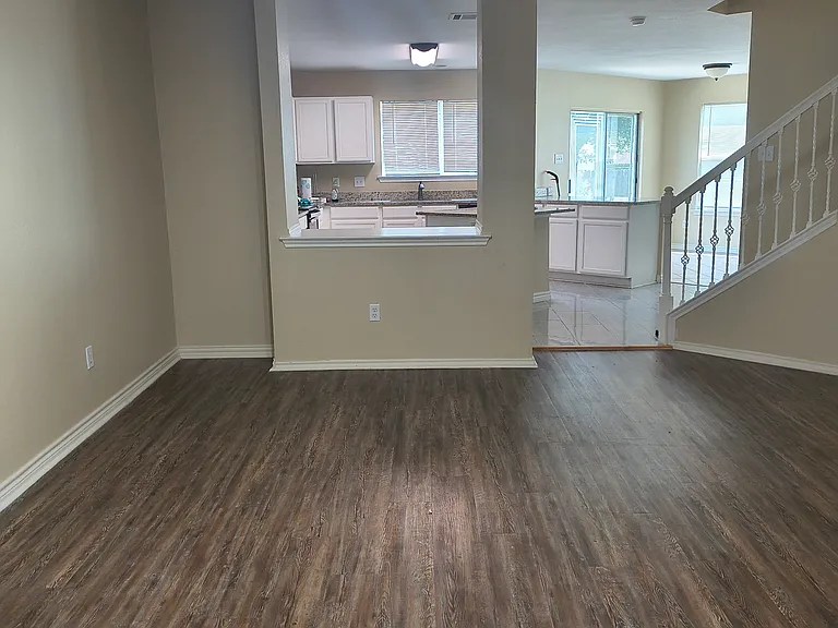 129 Jefferson Dr — Photo 2