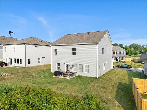 3rd image of 15 Arrington Dr