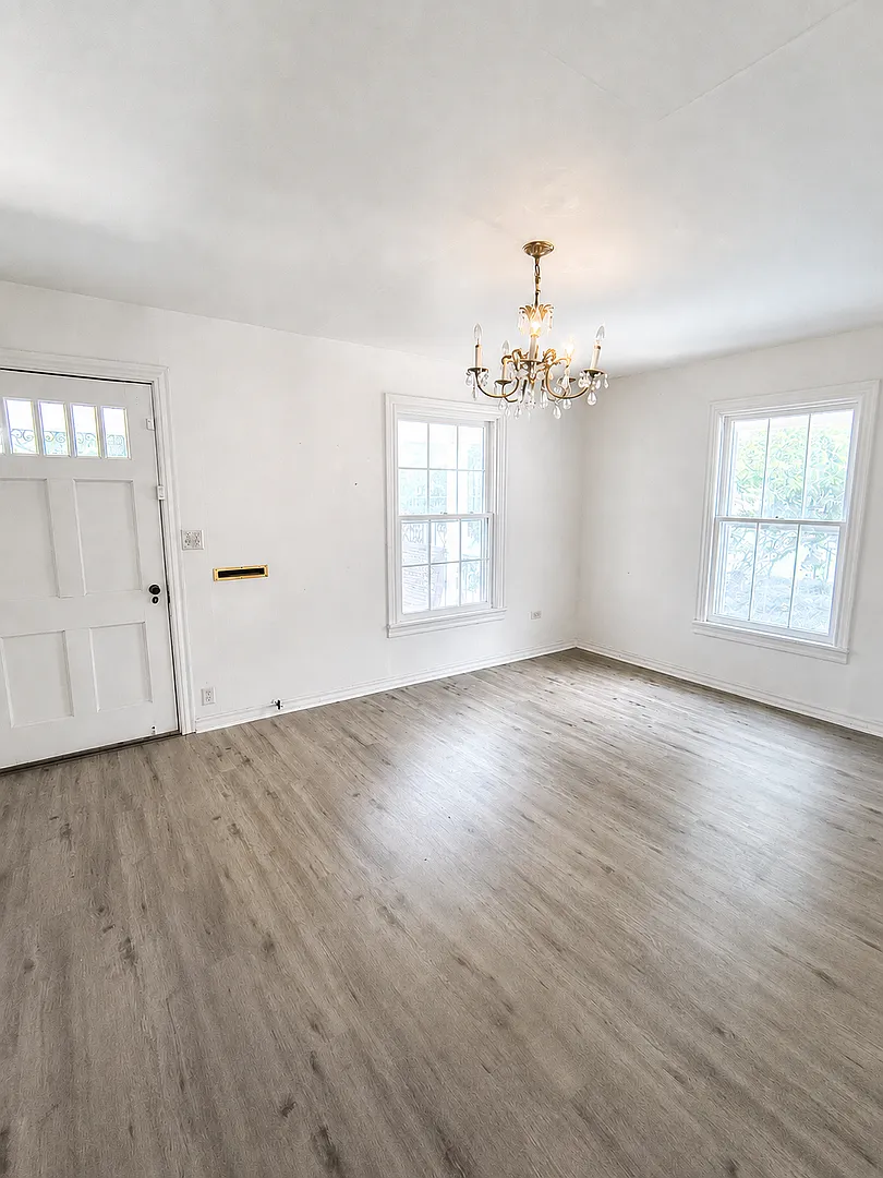 Huge, 4 Bedroom 3 Bath Home Plus Bonus Room! New Floors, Available Now! — Photo 4