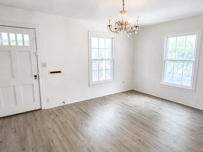 244 La Salle Dr — Photo 4