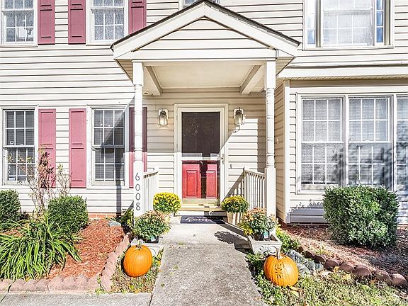3rd image of 6008 Geneva Dr