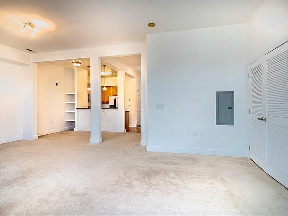 5th image of 3 Greenwich Dr APT 97
