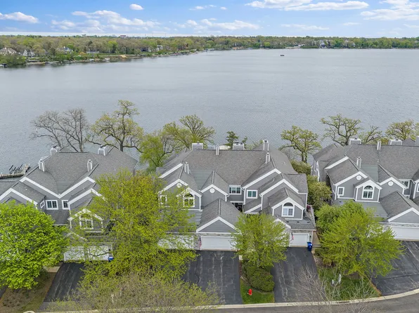237 Sandy Point Ln, Lake Zurich, IL 60047