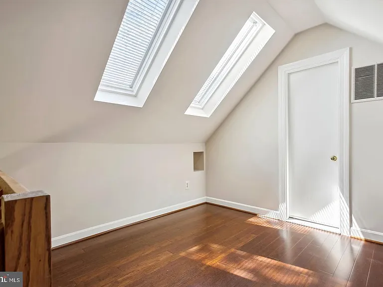 2041 Westmoreland St — Photo 32
