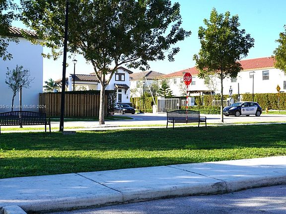 4th image of 10290 NW 88th Ter #10290