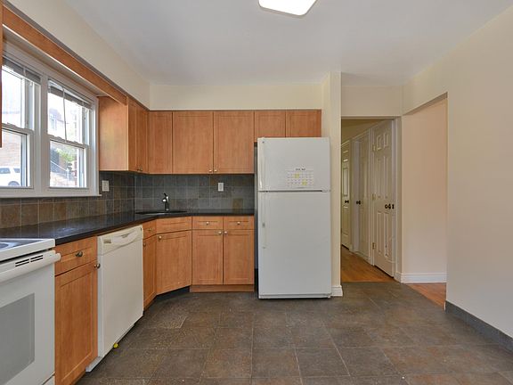 5th image of 1917 Clintonville St
