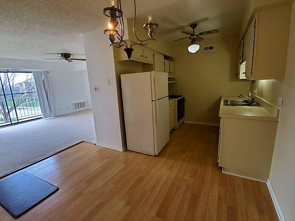 3rd image of 7131 166th St APT 304