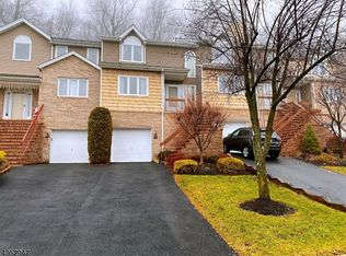 42 Edgefield Dr, Morris Plains, NJ 07950