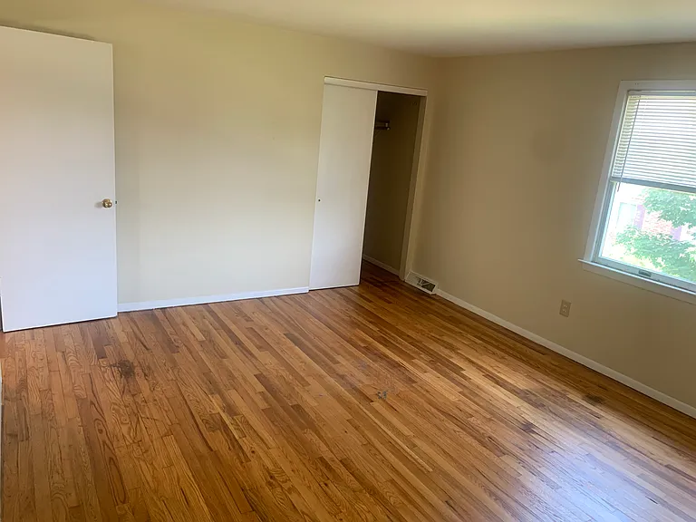 356 E Main St — Photo 9