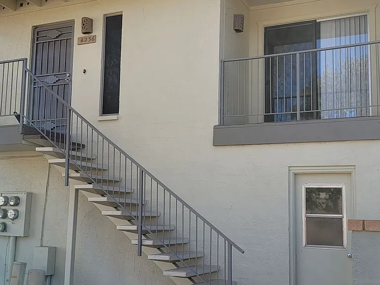 14236 N Oakwood Ln #D — Photo 2