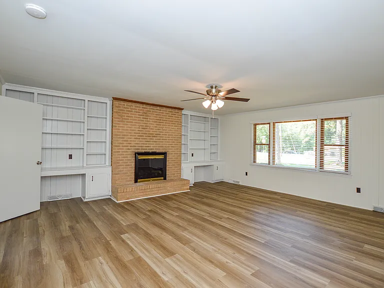 4075 Linda Dr — Photo 5