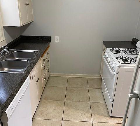 2nd image of 4841 Fontana St