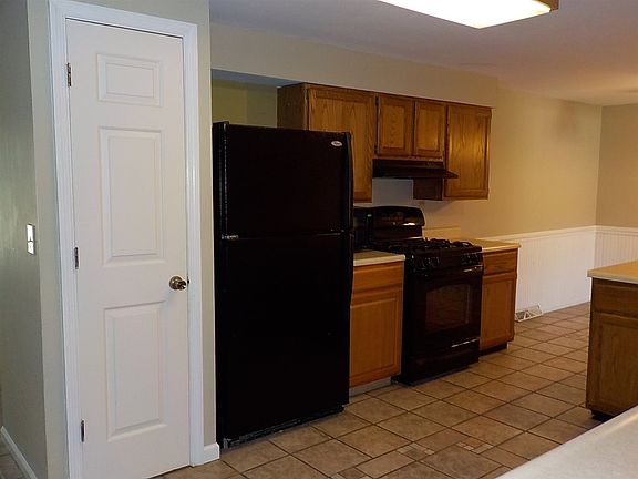 5th image of 3306 N Knott Ln