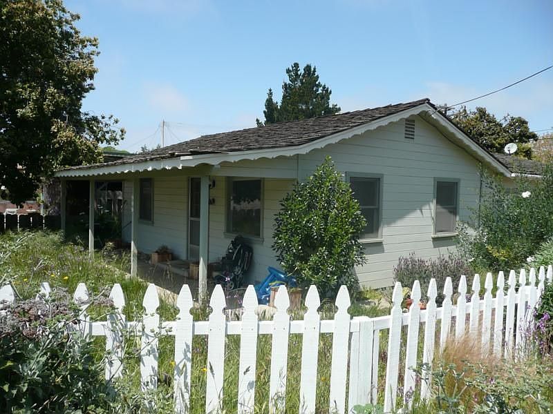 1st image of 999 Carmel St
