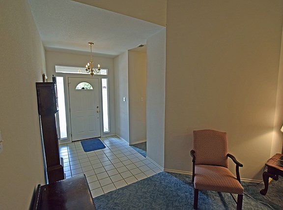 4th image of 723 Oak Hollow Dr