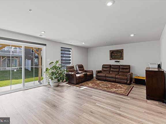 4th image of 77 Pratt Ln