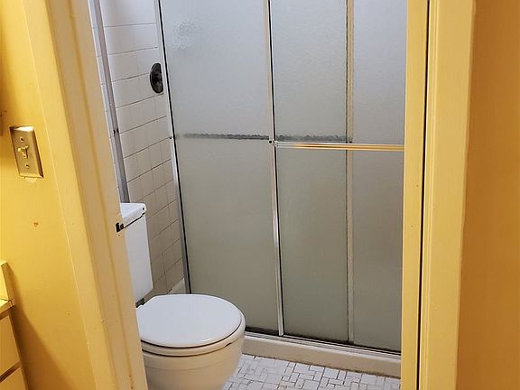 5th image of 875 Creekside Dr #401