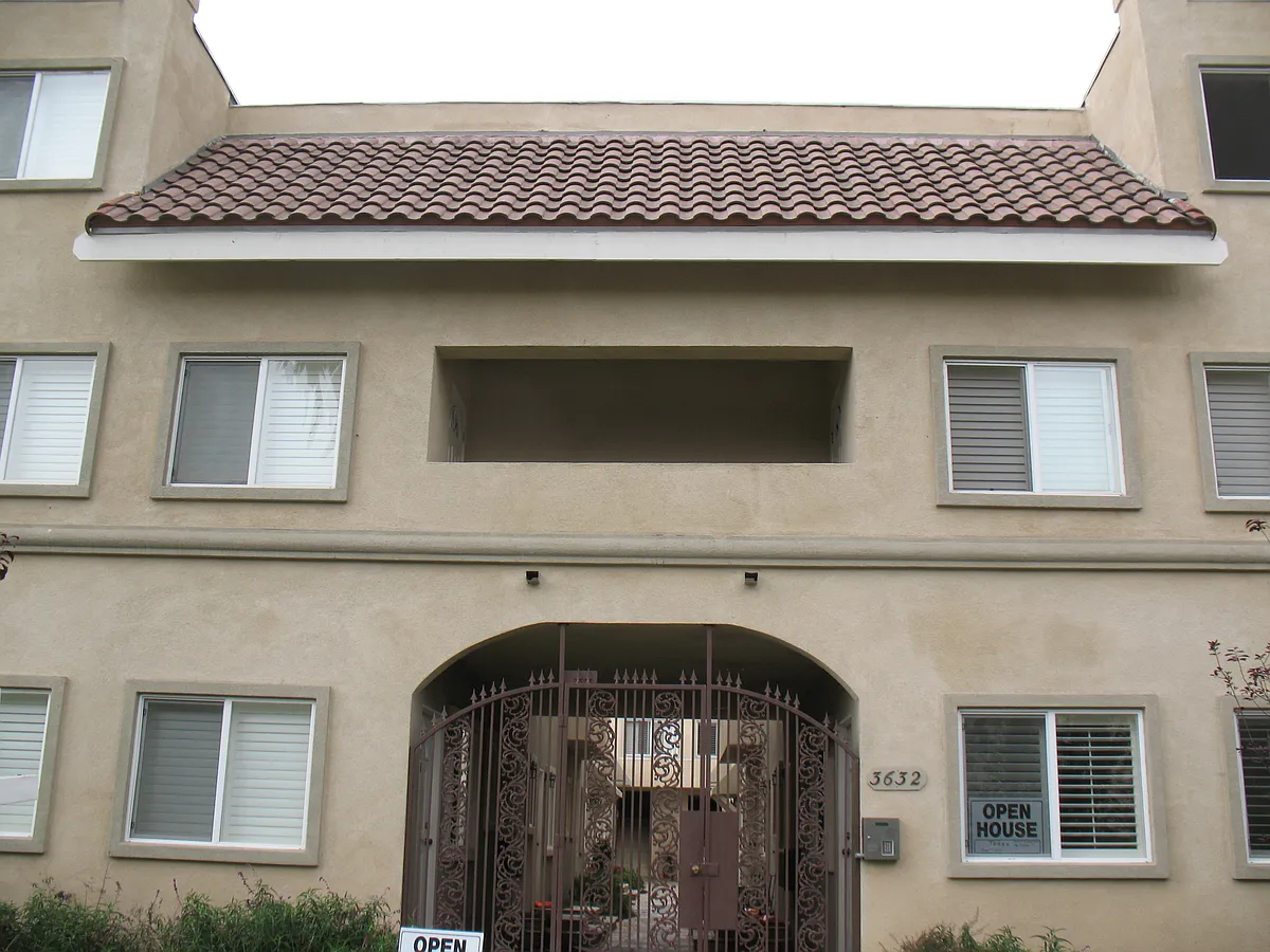 Building Photo - 3632 E 2nd St #7